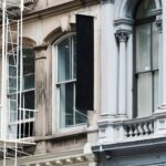 Cum lucrăm cu materiale moderne în renovarea clădirilor istorice