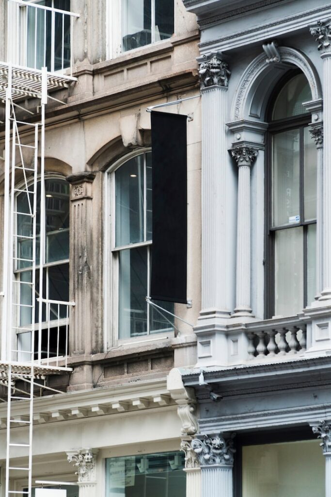Cum lucrăm cu materiale moderne în renovarea clădirilor istorice